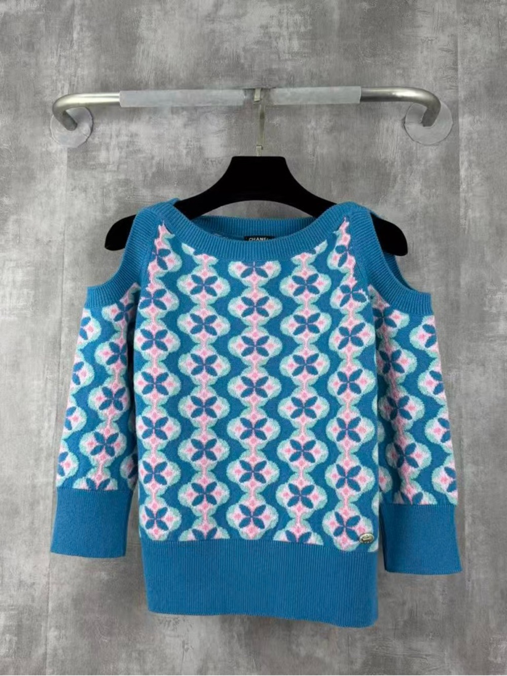 🚩steal CHANEL Blue Patterned Cold-Shoulder Knit Sweater